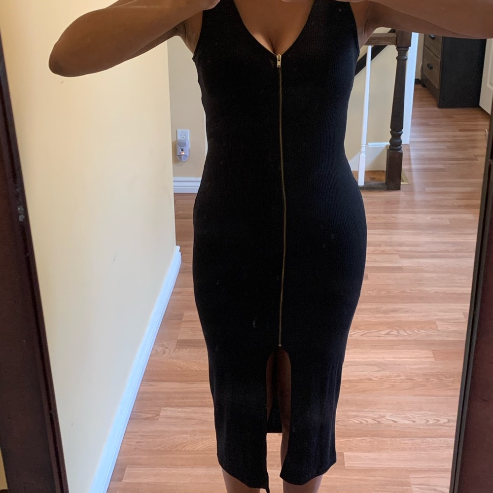 G By Guess Form Fitting Midi Black Dress